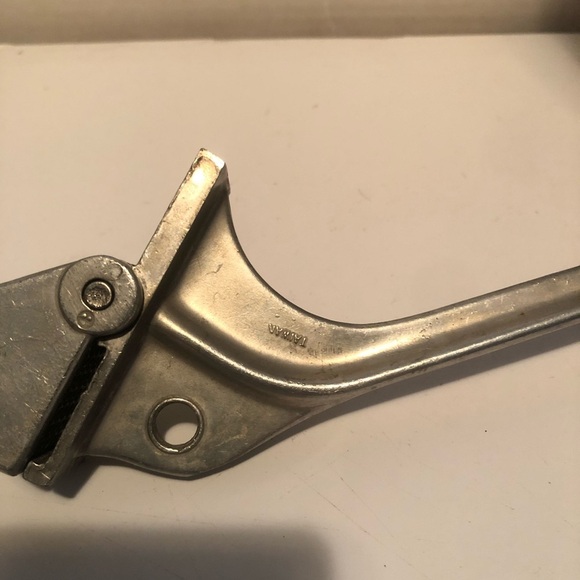 Vintage metal  Garlic Press, Made in Taiwan. Perfect for off the grid- used - Picture 3 of 5